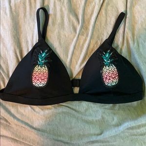 hollister bikini top!